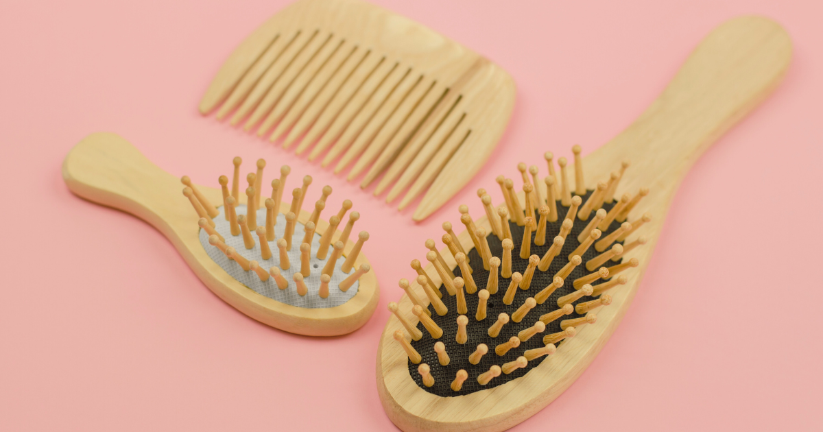 ブラッシングの効果を解説するためのヘアブラシの写真